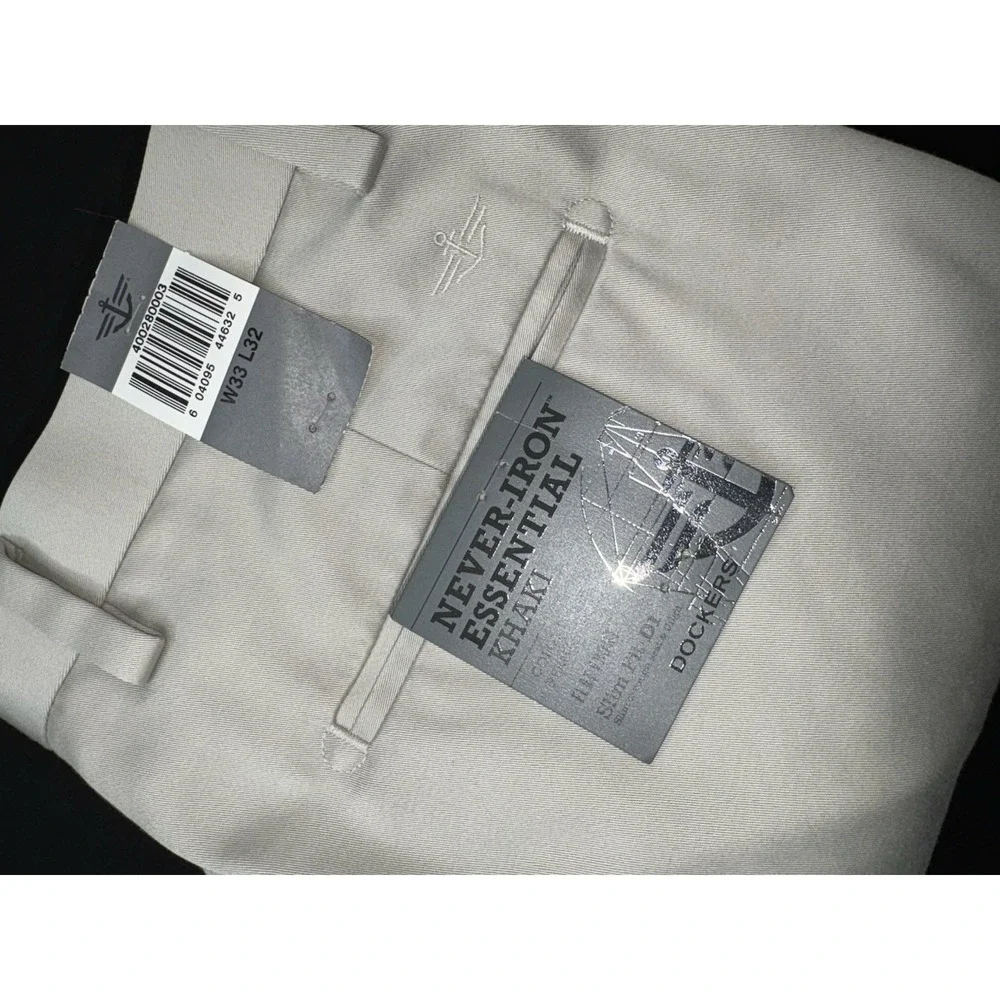 NWT Dockers Mens D1 Slim Fit Flat Front Tan Khaki Pants Size 33x32